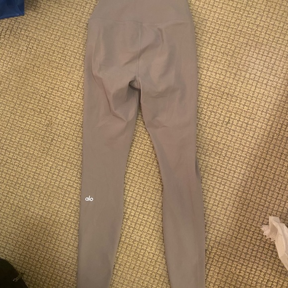 Alo high waisted ripped warrior leggings in Alloy- size XS NWOT - Picture 3 of 5